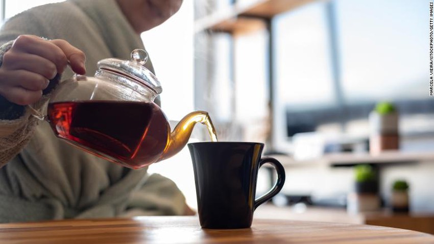 دراسة تكشف: شرب الشاي "يُطيل العمر"