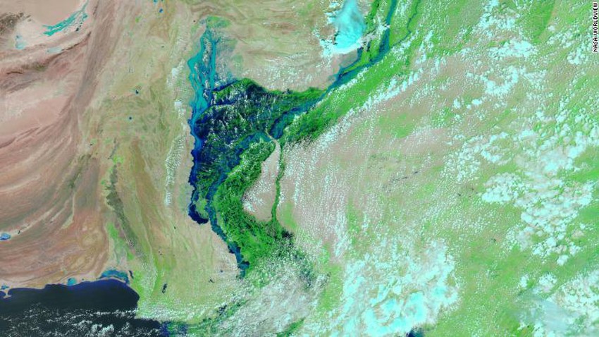 فيضانات باكستان المميتة تتسبب بظهور بحيرة داخلية ضخمة كشفتها صور الأقمار الاصطناعية