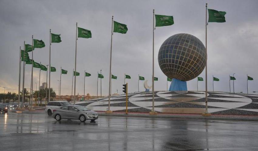 أمطار رعدية غزيرة على مدينة جدة يوم الثلاثاء وتحذيرات مهمة طقس العرب