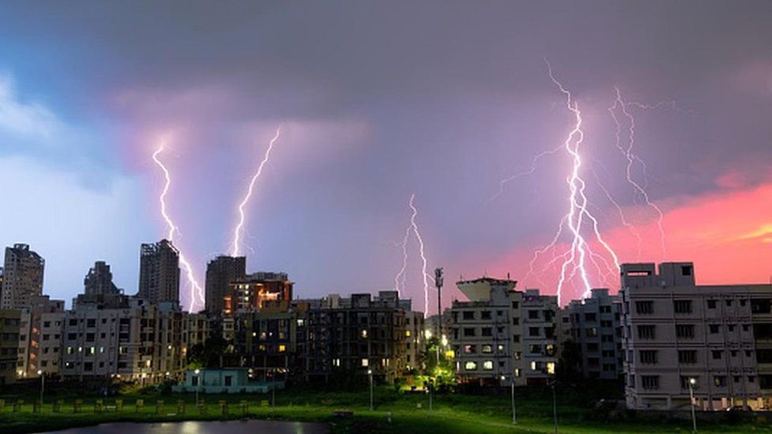 36 people were killed in one day by lightning and torrential rain in India