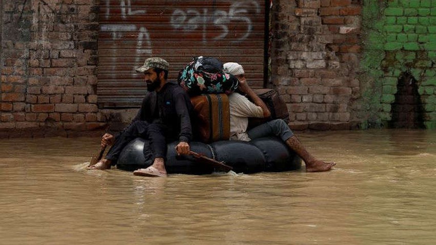 فيضانات باكستان تعيث دمارا.. وتحذيرات من اتساع نطاق الكارثة