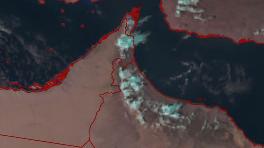 سلطنة عُمان - تحديث 3:30م: تكونات من السُحب الممطرة على أجزاء من جبال الحجر و سواحل بحر عُمان