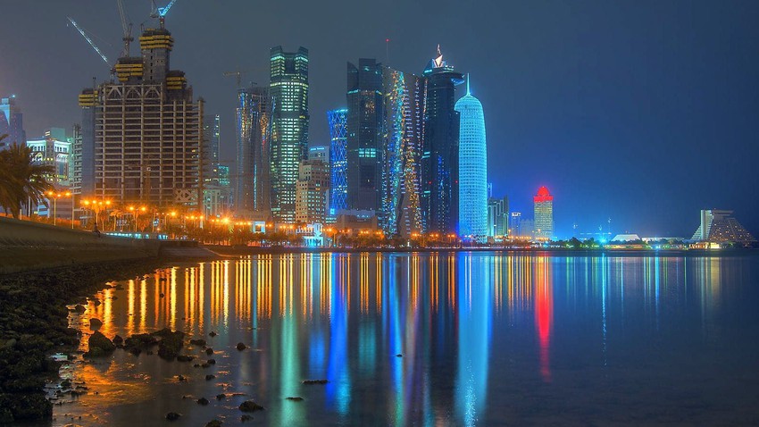قطر و البحرين: طقس حار نهار و رطب ليلاً وصباحاً مع احتمالية تشكل الضباب الخفيف في بعض المناطق