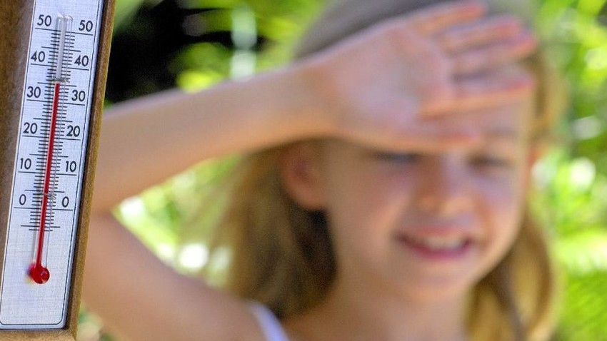 Tips and advice to protect children from the effects of heat waves and rising air temperatures