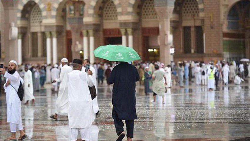 Video | The most beautiful scenes from the night of 27 Ramadan of rain in the Prophet&#39;s Mosque in Madinah