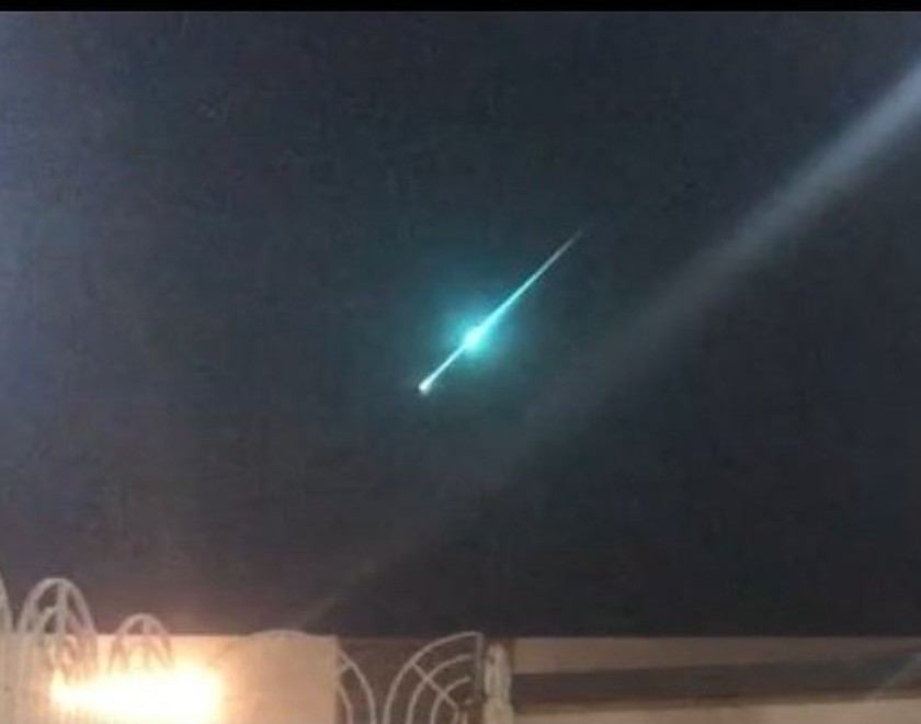 Video | Scenes of a meteor penetrating the atmosphere and lighting up the sky in Saudi Arabia this morning | ArabiaWeather | ArabiaWeather