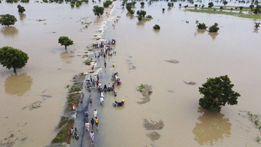 فيضانات كارثية في نيجيريا تودي بحياة أكثر من 500 شخص وتُغرق آلاف المنازل.. فيديو