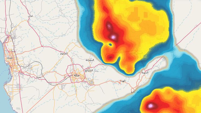Update 7:05 PM: Observing convective thunderclouds advancing towards Mecca, accompanied by rains of varying intensity.