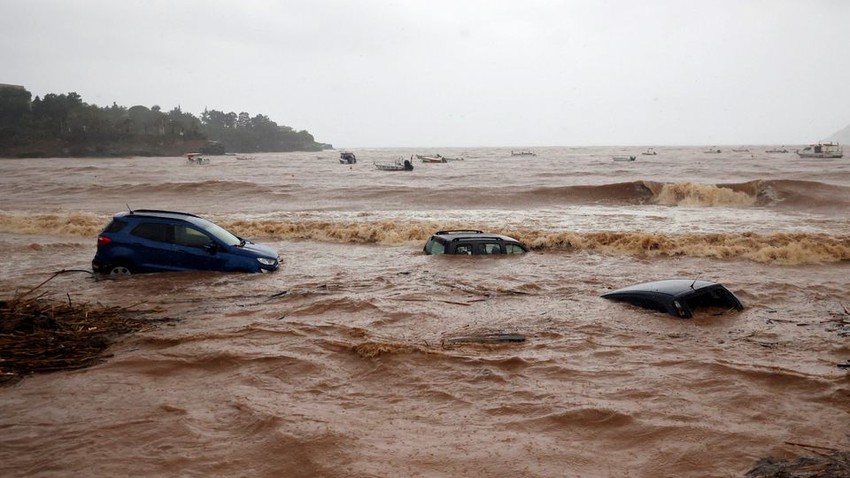فيضانات عارمة تجتاح جزيرة كريت اليونانية تجرف السيارات وتخلّف وفاة 