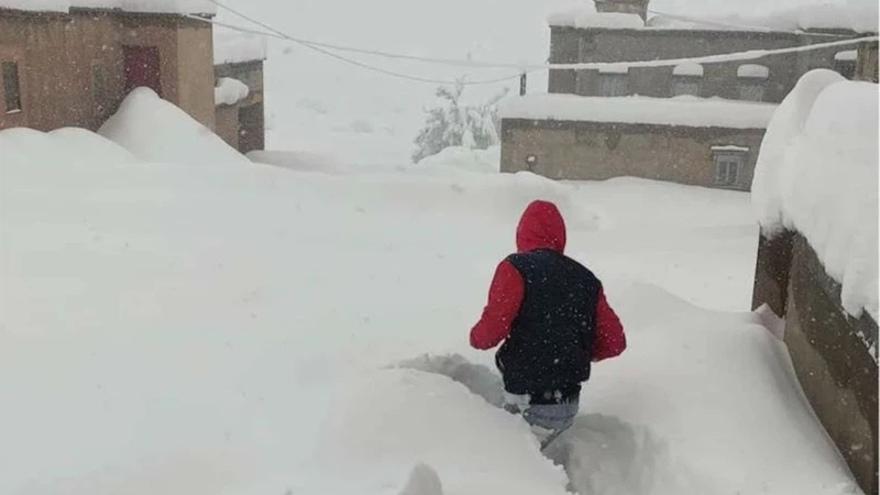 video | Heavy snow surrounds residents of several regions in Morocco