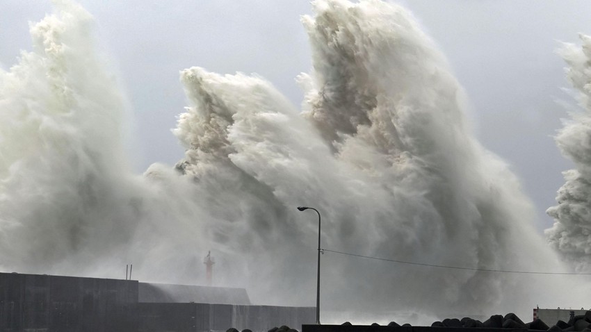 Typhoon Talas hits Japan, causing landslides and deaths