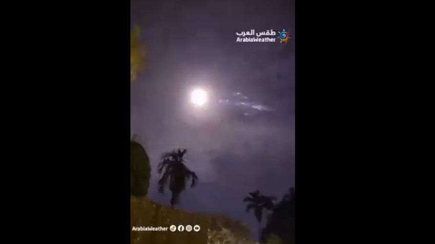 أول مقطع فيديو يوثق لحظة دخول حطام الصاروخ الصيني الغلاف الجوي للأرض فوق ماليزيا