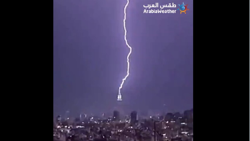 What is the secret of the reverse lightning that came out of the clock tower in Makkah Al-Mukarramah towards the sky?