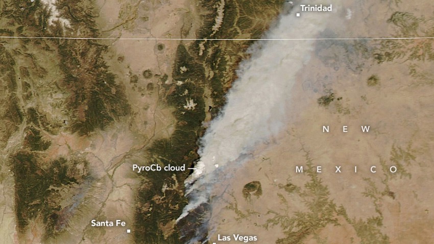 Monitoring of the `Pyrocumulonimbus` cloud with a height of 12 km, which resulted from the massive New Mexico fires