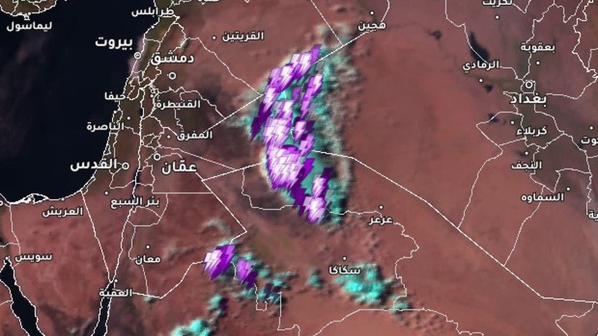 Mise à jour 18h00 : Les cumulus affectent la ville de Turaif, accompagnés de fortes pluies et de vents actifs