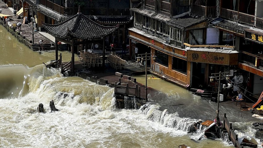 Dozens killed and more than a million affected in China as a result of floods and landslides due to heavy rains