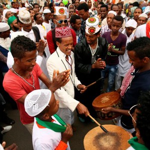 شاهد بالصور: فرحة عيد الفطر في 36 مدينة حول العالم