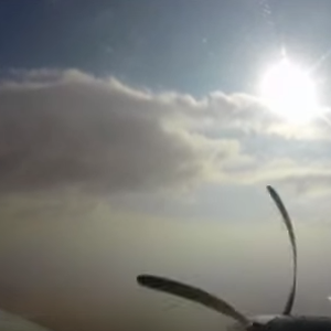 شاهد كيف يقوم المركز الوطني للأرصاد الجوية والزلازل في الإمارات بعمليات الاستمطار 