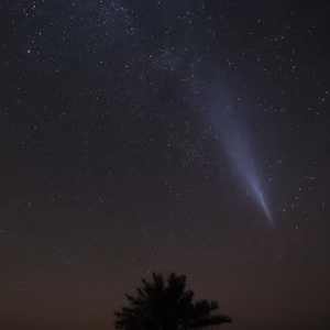 السعودية: جسم غريب مُضيء يظهر في سماء الأحساء.. شاهد