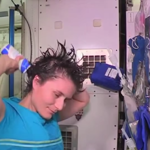 ابتكار أدوات للاستحمام خاصة برواد الفضاء في ظل انعدام الجاذبية