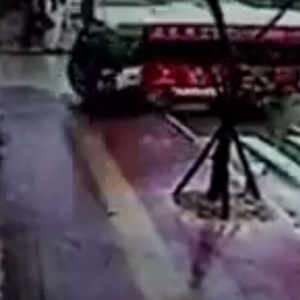 فيديو مرعب يُظهر قوة الإعصار "سوديلور" الذي قتل 6 أشخاص في تايوان