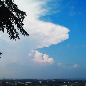 بالصور : هطولات مطرية مُتفاوتة الغزارة في الساحل السوري والمزيد من بعد منتصف الأسبوع القادم