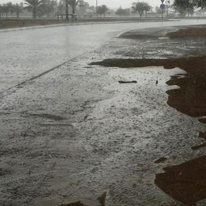 بالصور: أمطار على بعض المناطق الداخلية التابعة لإمارة دبي