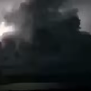 بالفيديو.. أعنف بروق تجتاح سماء القريات