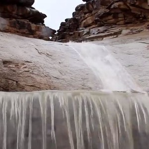 الأمطار تظهر جمال الشلالات في "جبل قطن" 
