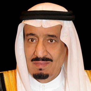معتمر يرصد تواضع الملك سلمان في الحرم المكي الشريف