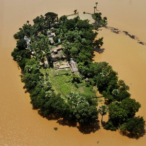بالفيديو : الفيضانات تتسبب بضحايا وأضرار مادية فادحة شرقي الهند