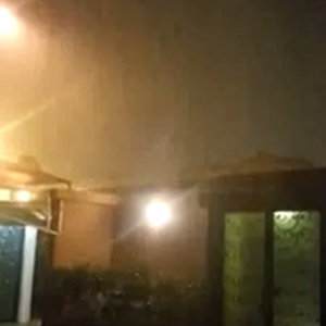 بالفيديو: شاهد قوة الأمطار التي هطلت على منطقة مكة المكرمة مساء الأربعاء