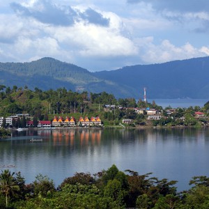 بحيرة توبا.. جمال وسحر الطبيعة بأندونيسيا