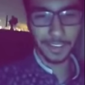 سعودي يتناول الإفطار أعلى "برج المملكة"