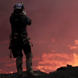 شاهد غليان الحمم البركانية من أقرب نقطة ممكنة  