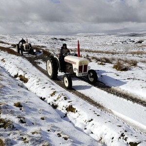 بالصور :على مشارف شهر أيار ؛ الثلوج تجتاح أجزاء عديدة من شمال غرب أوروبا 