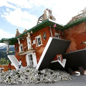 ليس خيالاً ، منزل مُدهِش كل ما فيه بالمَقلوب 