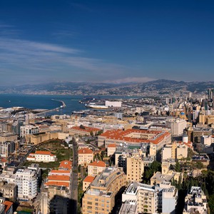 بالفيديو : تساقط زخات الثلج في مدينة بيروت في منخفض 30-1- 2008م العاصف