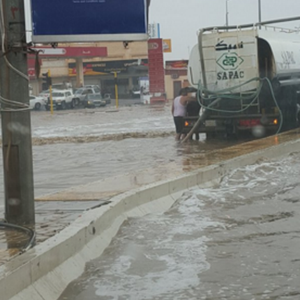 بالفيديو: أهالي تبوك يستقبلون الثلوج على طريقتهم الخاصة 