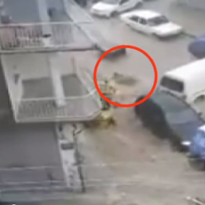 مشهد مروع لسيول وفيضانات أزمير في تركيا 