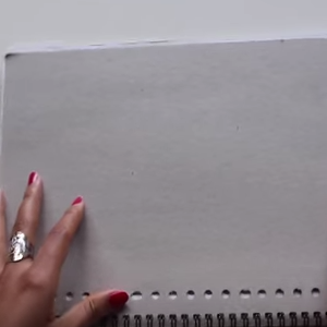 بالفيديو.. تعلم كيف تُزيّن أدواتك المدرسية بنفسك