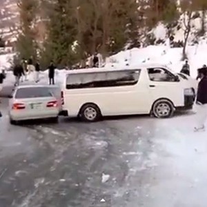 الثلوج في الباكستان تعيق حركة المرور على المناطق الجبلية