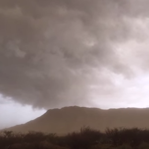 سحابة عملاقة في محافظة العارضة بجازان 