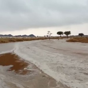 أمطار الدوادمي تشكل السيول في منطقة جمران