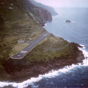 بالصور: تعرف على أخطر 10 مطارات في العالم