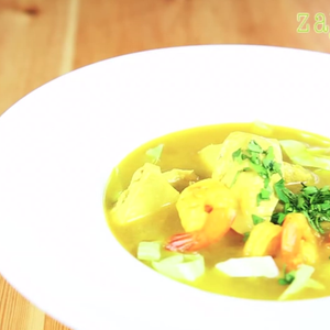 طريقة عمل شوربة الحار والحامض.. سهلة وسريعة