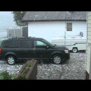 بالفيديو : شاهد حبّات البَرَد الضخمة في إحدى العواصف التي ضربت كندا  