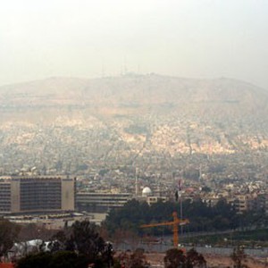 بالصور : أمطار غزيرة في دمشق الياسمين وثلوج نيسان تُعانق جبال الريف الدمشقي