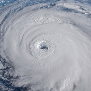 بالصور...  فلورنس ضرب أميركا بلا رحمة