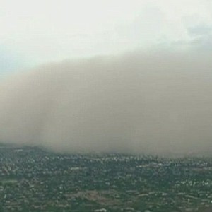 بالفيديو : عاصفة رملية مُرعبة اجتاحت أجزاء من أريزونا الأمريكية يوم الجمعة  